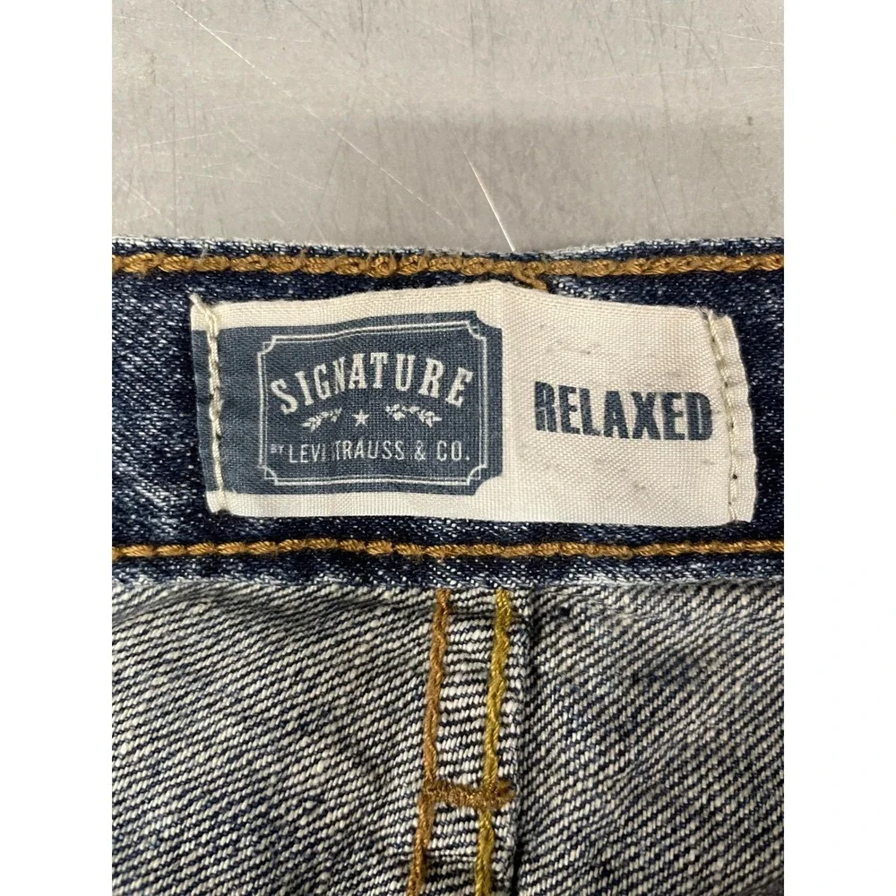 Signature Levis  Jeans Mens 33X29 Blue Medium Wash Denim Relaxed Leg 100% Cotton